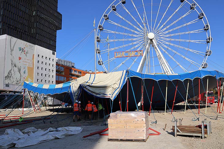 Roncalli - Aufbau des Zeltes am 06.10.2023 im Werksviertel-Mitte (©Foto:Martin Schmitz)